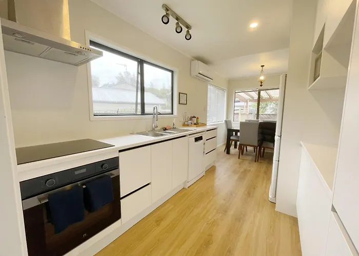 3 Bedroom Family Home Close To The Base